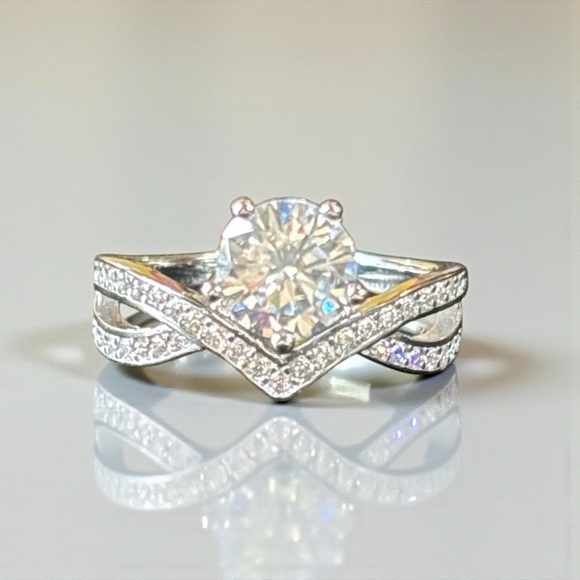 Jewelry - Sterling Silver 1 Carat Moissanite Ring Size 5